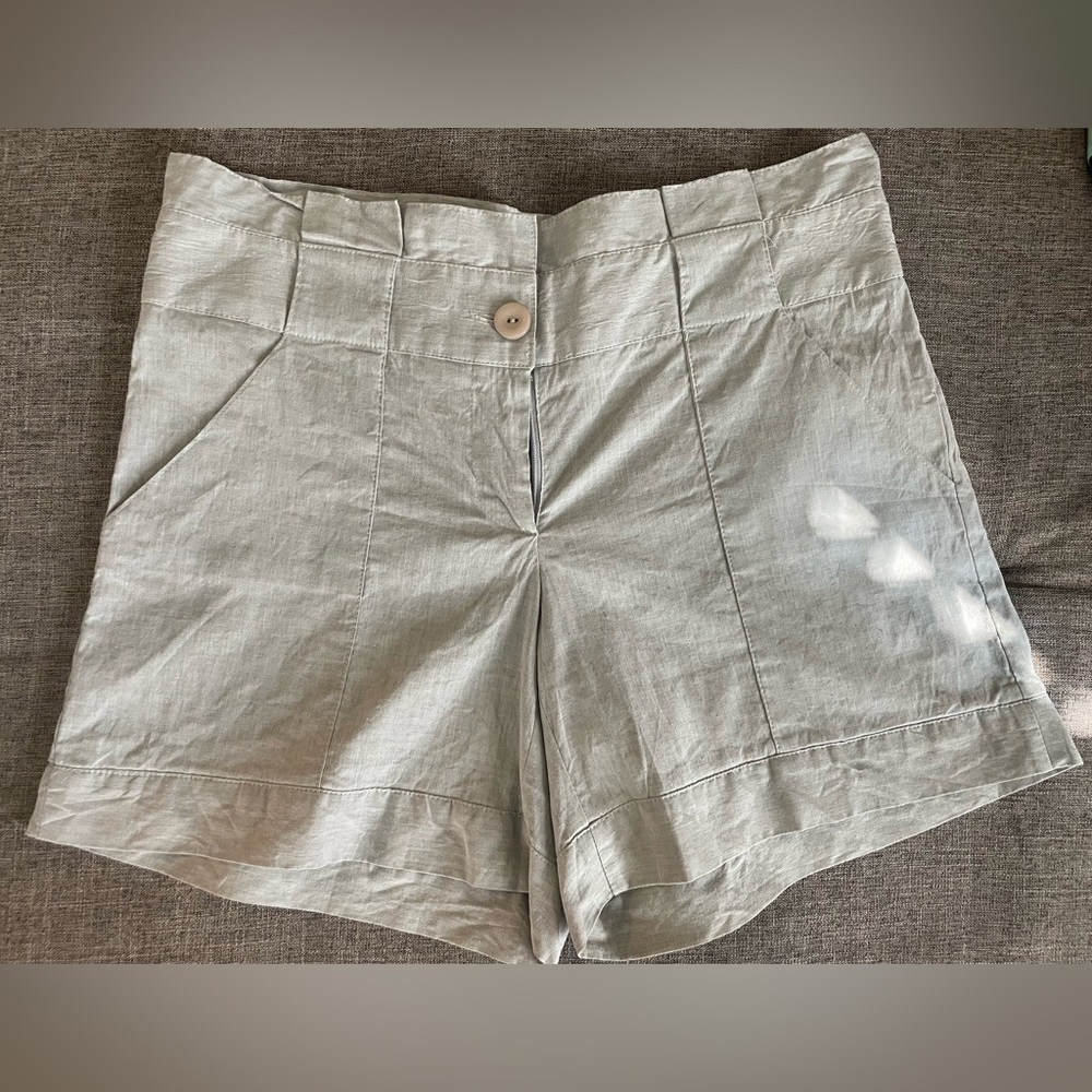 Size 6 high waisted classic shorts by Liquid. Light gray. Size 6. 62% linen.